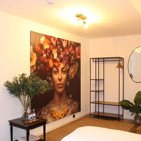 Engel 16, Boutique *
