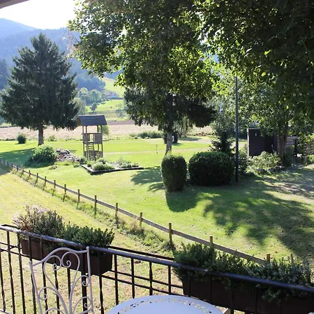 Engel 16, Boutique